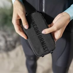 Housse De Portable Gobik Essential 2023 16 Housse De Portable Gobik Essential 2023 -Kalkhoff Vélos Boutique funda movil essential true black gobik 3 700x700 1